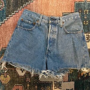 Levi 501 high waisted shorts size 26